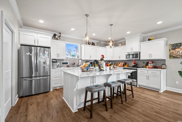 150 Villa Pointe Pt Unit A, Hot Springs, AR 71913 - kitchen with appliances with stainless steel finishes, white cabinets, tasteful backsplash, an island with sink, and recessed lighting