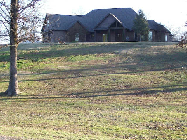 view of front of house with a front yard