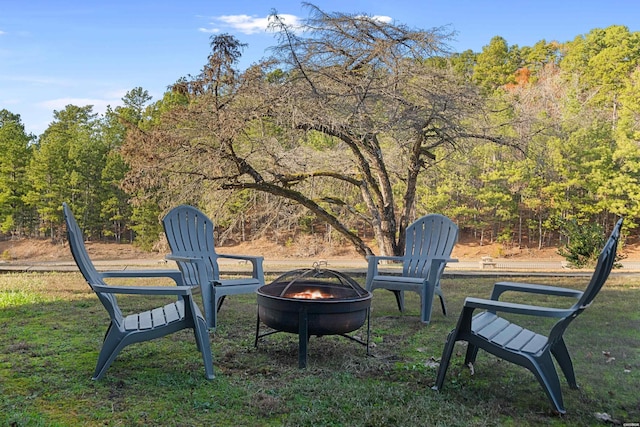 view of yard featuring an outdoor fire pit