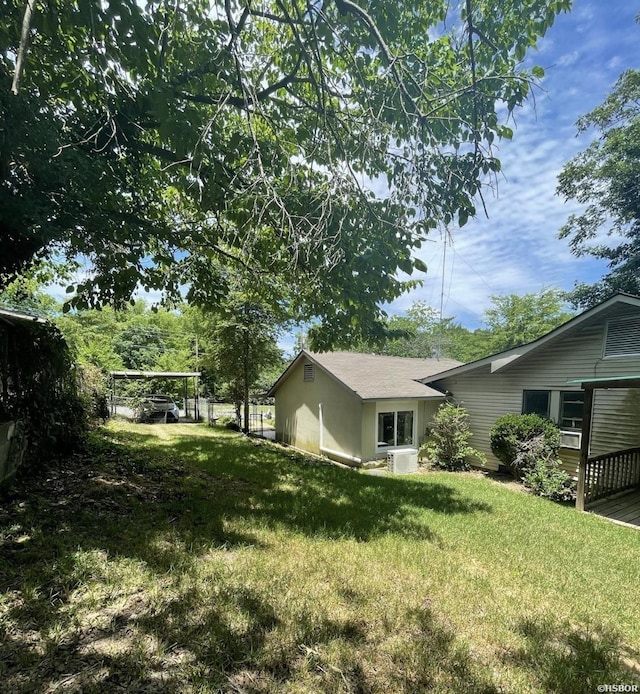 view of yard featuring an attached carport