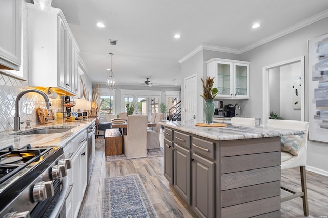 125 Eagle View Pt, Hot Springs, AR 71913 - kitchen with appliances with stainless steel finishes, a sink, white cabinetry, gray cabinets, and recessed lighting