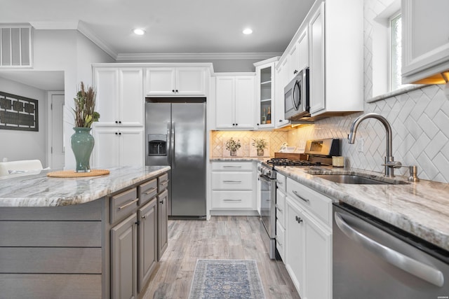 125 Eagle View Pt, Hot Springs, AR 71913 - kitchen with appliances with stainless steel finishes, a sink, gray cabinetry, white cabinetry, and crown molding
