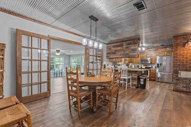 dining space featuring dark wood finished floors, visible vents, and a ceiling fan