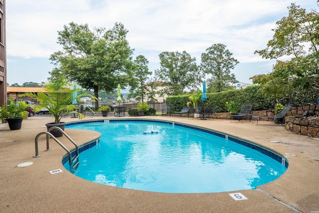 1412 Airport Rd, Hot Springs, AR 71913 - community pool with a patio