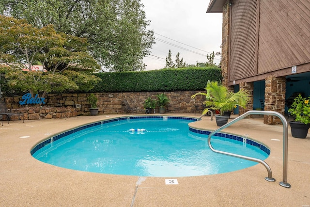 1412 Airport Rd, Hot Springs, AR 71913 - view of swimming pool featuring a patio