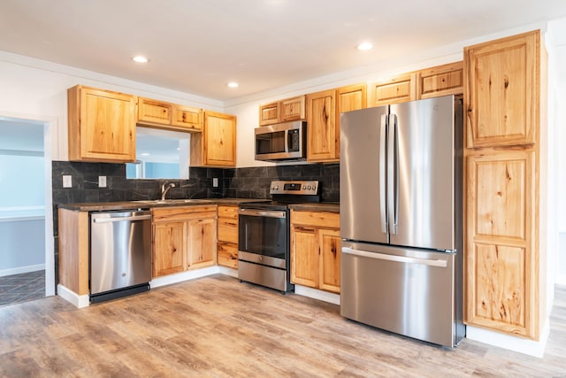 734 Randall Rd, Hot Springs, AR 71913 - kitchen featuring appliances with stainless steel finishes, dark countertops, tasteful backsplash, a sink, and recessed lighting