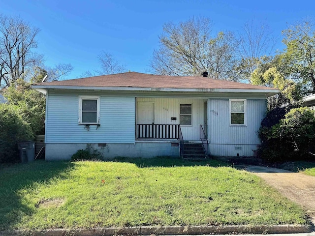 view of front facade featuring a front yard, crawl space, and covered porch