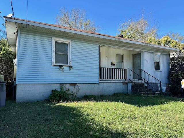 view of front of house with a front lawn, crawl space, and a porch