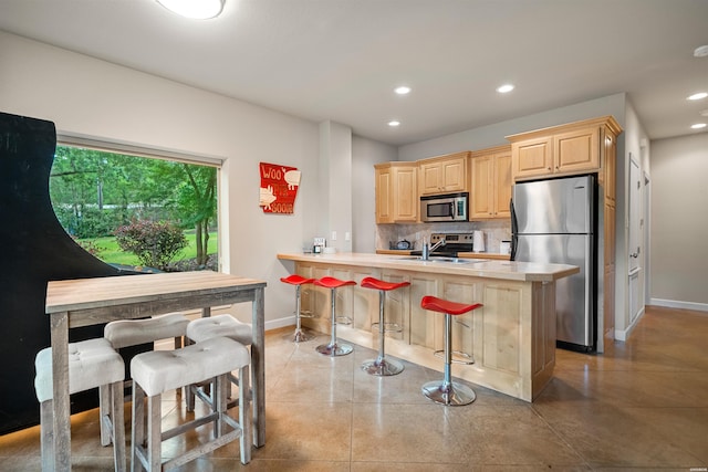 180 Port Au Prince, Hot Springs, AR 71913 - kitchen featuring stainless steel appliances, baseboards, recessed lighting, a peninsula, and a kitchen breakfast bar