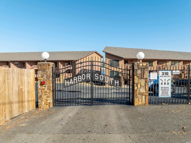 310 Kleinshore Rd Unit C6, Hot Springs, AR 71913 - gate featuring fence