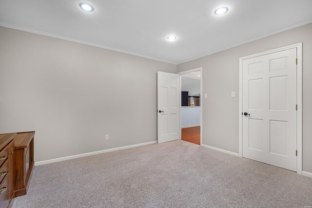 unfurnished bedroom with carpet floors, baseboards, ornamental molding, and recessed lighting