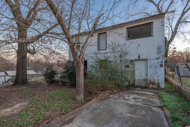 view of front of house featuring fence and stucco siding