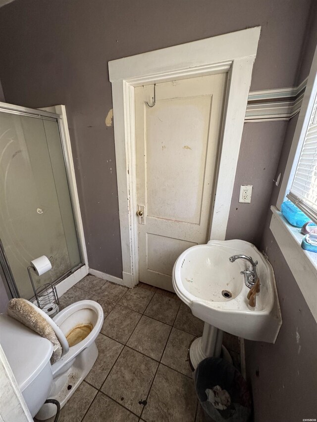 bathroom featuring a sink, tile patterned flooring, and baseboards