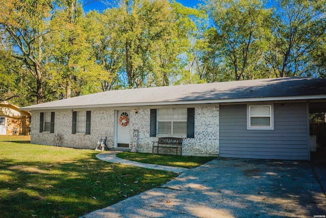 single story home with a front yard