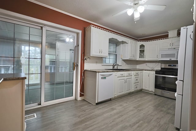 221 Perry St, Glenwood, AR 71943 - kitchen with white cabinetry, white appliances, a sink, light wood finished floors, and ceiling fan
