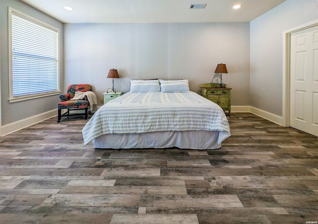 789 Buena Vista Rd, Hot Springs, AR 71913 - bedroom with baseboards, visible vents, dark wood-type flooring, and recessed lighting