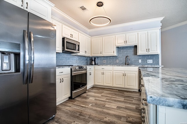 789 Buena Vista Rd, Hot Springs, AR 71913 - kitchen featuring stainless steel appliances, white cabinetry, ornamental molding, and a sink