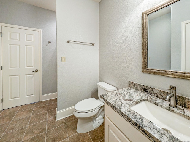 789 Buena Vista Rd, Hot Springs, AR 71913 - bathroom featuring a textured wall, toilet, vanity, baseboards, and tile patterned floors