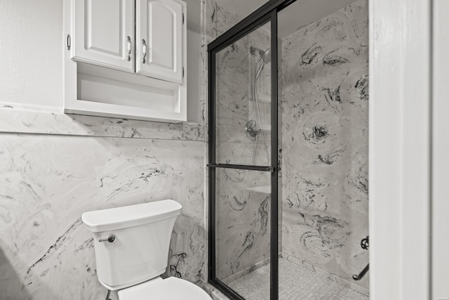 201 Audubon St Unit 1003, Hot Springs, AR 71913 - full bath featuring a marble finish shower, toilet, and tile walls