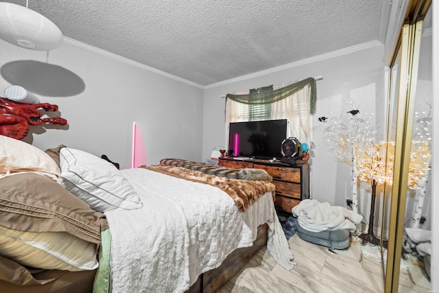201 Audubon St Unit 1003, Hot Springs, AR 71913 - bedroom with ornamental molding and a textured ceiling