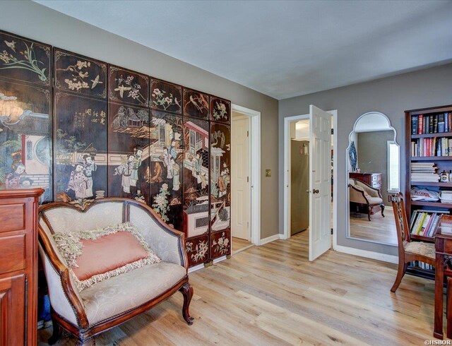 sitting room featuring light wood-style flooring and baseboards