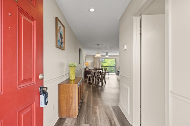 5371 Central Ave Unit 5L, Hot Springs, AR 71913 - foyer entrance with dark wood-style flooring, ceiling fan, and a textured ceiling