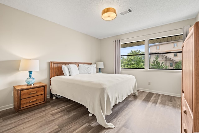 5371 Central Ave Unit 5L, Hot Springs, AR 71913 - bedroom featuring wood finished floors and a textured ceiling