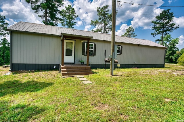 152 Anderson Loop, Amity, AR 71921 - view of front of home with a metal roof and a front yard