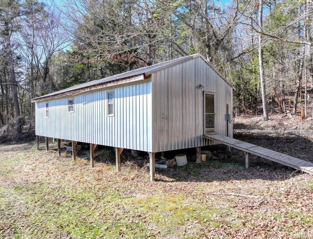 view of outbuilding