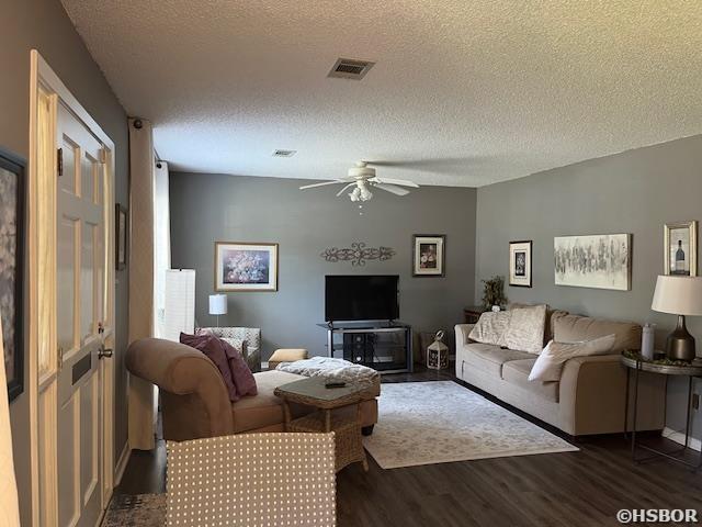 600 Higdon Ferry Rd, Hot Springs, AR 71913 - living room featuring dark wood-style flooring, ceiling fan, and a textured ceiling