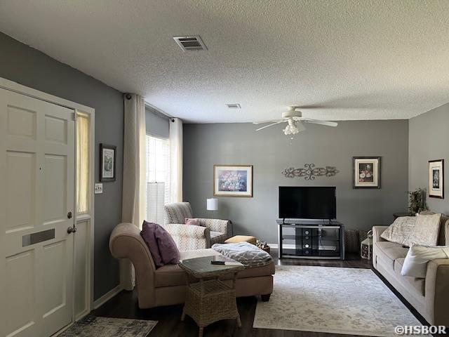 600 Higdon Ferry Rd, Hot Springs, AR 71913 - living area with dark wood-style flooring, a ceiling fan, and a textured ceiling