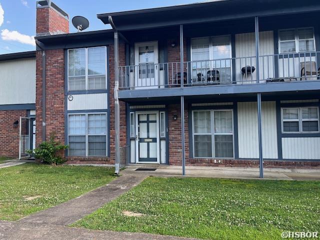 600 Higdon Ferry Rd, Hot Springs, AR 71913 - townhome / multi-family property featuring brick siding, a balcony, a chimney, and a front yard