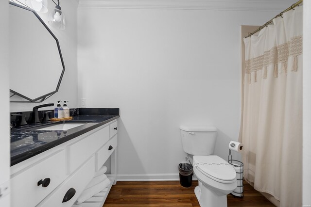 full bathroom featuring ornamental molding, wood finished floors, vanity, and baseboards