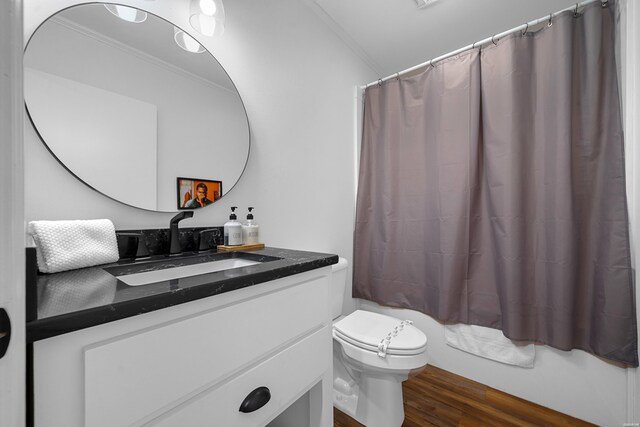 full bathroom featuring crown molding, vanity, toilet, and wood finished floors