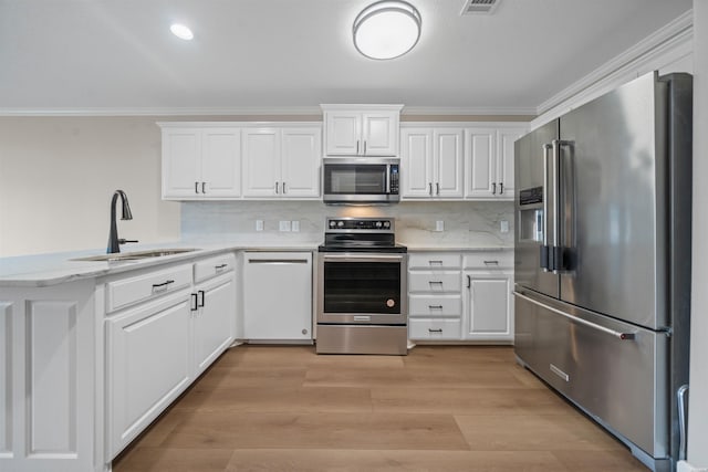 188 Villa Pointe Unit C, Hot Springs, AR 71901 - kitchen with stainless steel appliances, a sink, ornamental molding, a peninsula, and white cabinetry