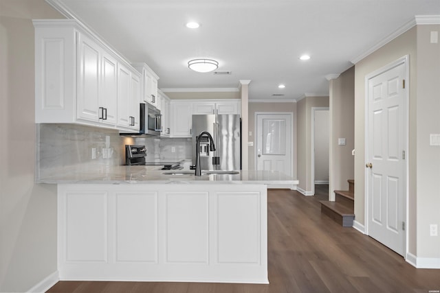 188 Villa Pointe Unit C, Hot Springs, AR 71901 - kitchen featuring stainless steel appliances, a peninsula, baseboards, backsplash, and recessed lighting