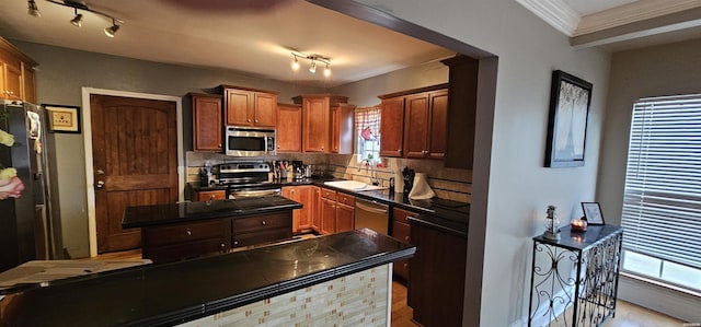 109 Gabor Ln, Hot Springs, AR 71913 - kitchen with stainless steel appliances, dark countertops, a sink, and backsplash