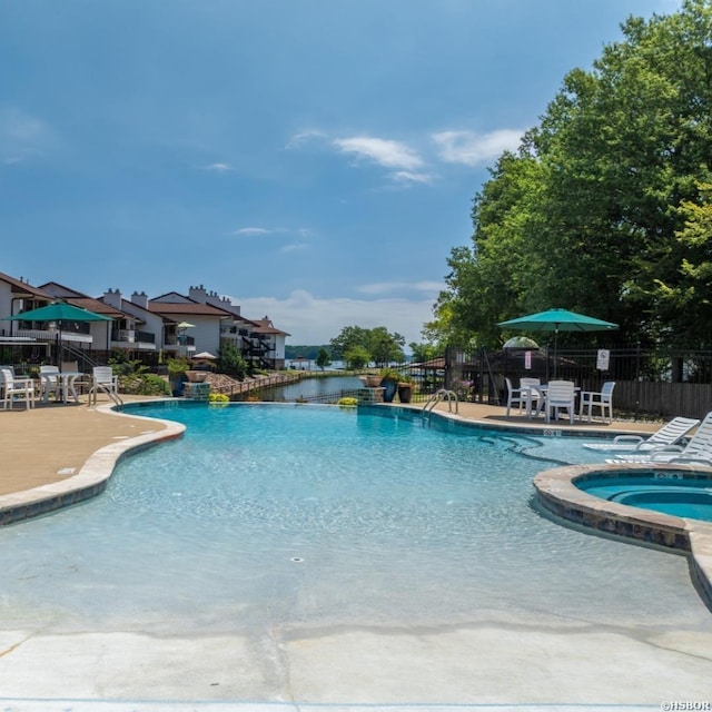 5371 Central Ave Unit 3C, Hot Springs, AR 71913 - community pool with fence, a patio area, and a community hot tub