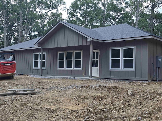 132 Columbia Ct, Hot Springs, AR 71913 - ranch-style house with board and batten siding and a shingled roof