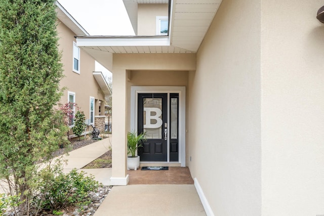 property entrance featuring stucco siding