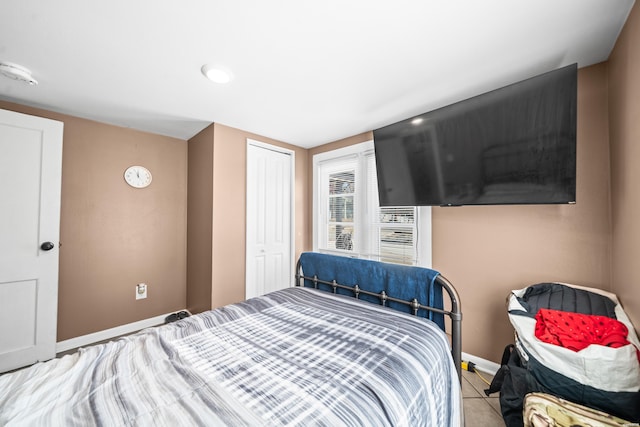 bedroom with baseboards and a closet