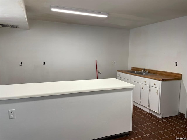 611 Lakeland Unit 30, Hot Springs, AR 71913 - laundry area featuring a sink