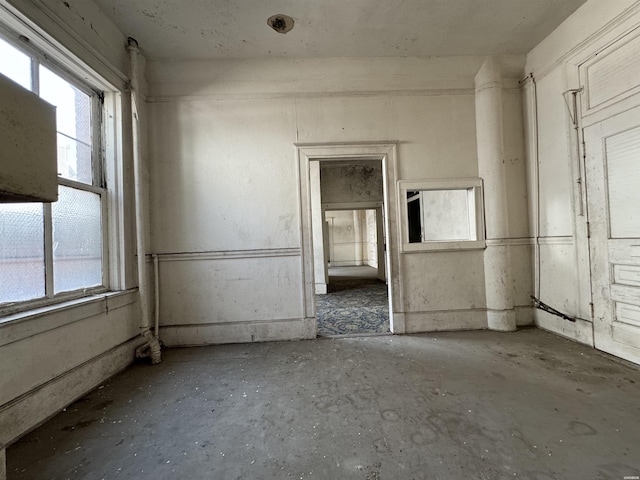 spare room featuring concrete flooring