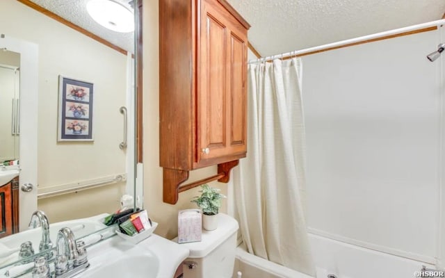 130,133,150 Treasure Isle Road, Hot Springs, AR 71913 - bathroom with toilet, a textured ceiling, vanity, and shower / bath combo