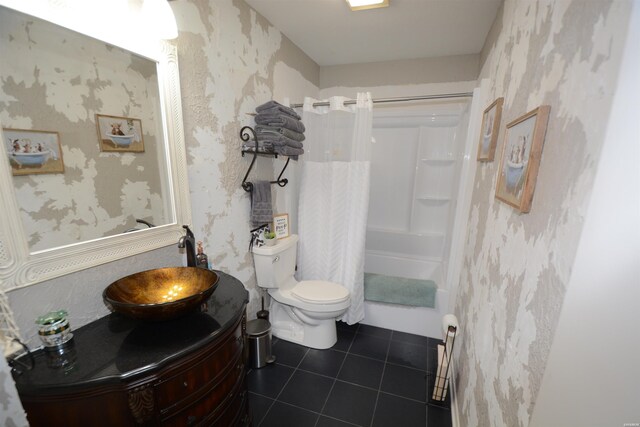 full bathroom featuring toilet, wallpapered walls, shower / bath combo with shower curtain, and tile patterned floors