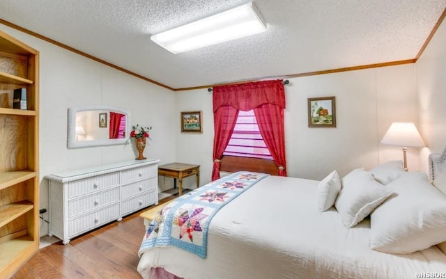 133 Treasure Isle Rd, Hot Springs, AR 71913 - bedroom featuring vaulted ceiling, wood finished floors, a textured ceiling, and ornamental molding