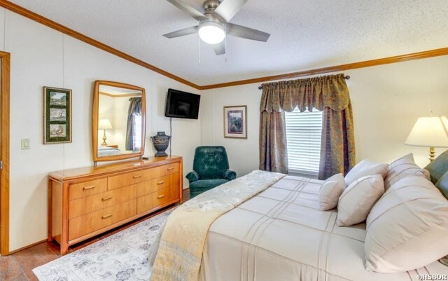 133 Treasure Isle Rd, Hot Springs, AR 71913 - bedroom featuring vaulted ceiling, a textured ceiling, ornamental molding, and wood finished floors