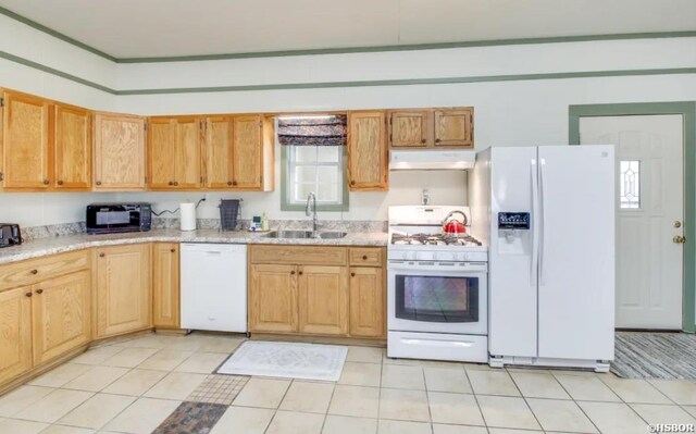 133 Treasure Isle Rd, Hot Springs, AR 71913 - kitchen featuring under cabinet range hood, a sink, and white appliances