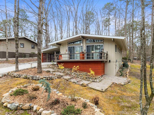 view of mid-century modern home