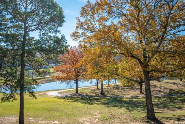 view of yard featuring a water view